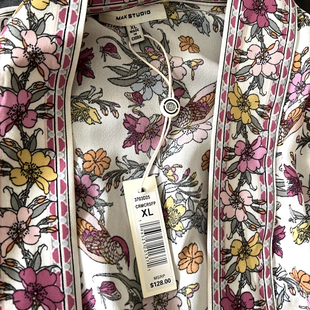 Beautiful brand new MAX STUDIO lounge robe